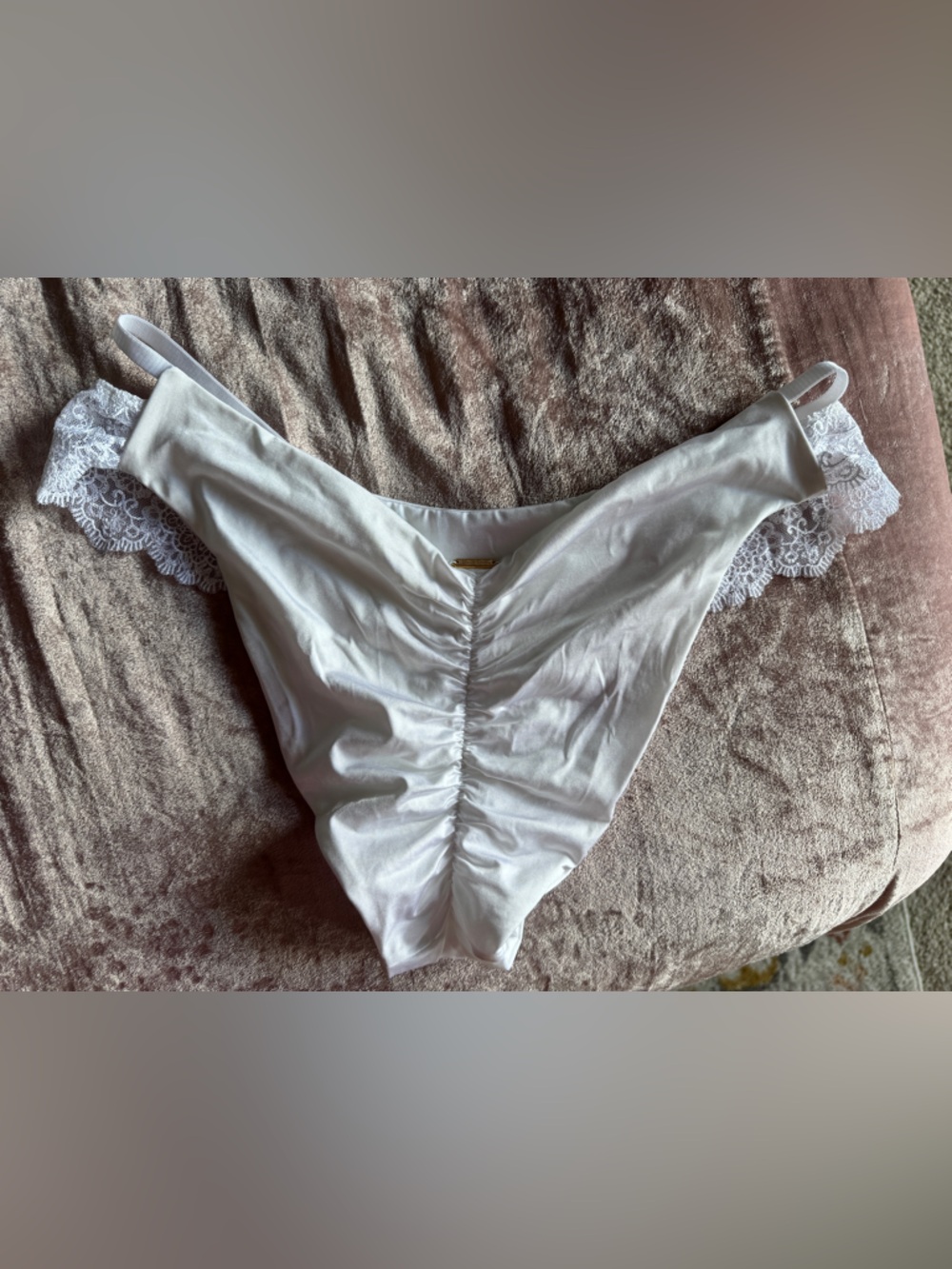 Beach Bunny White Lace-Trim Bikini Bottom (xl but runs like L)
